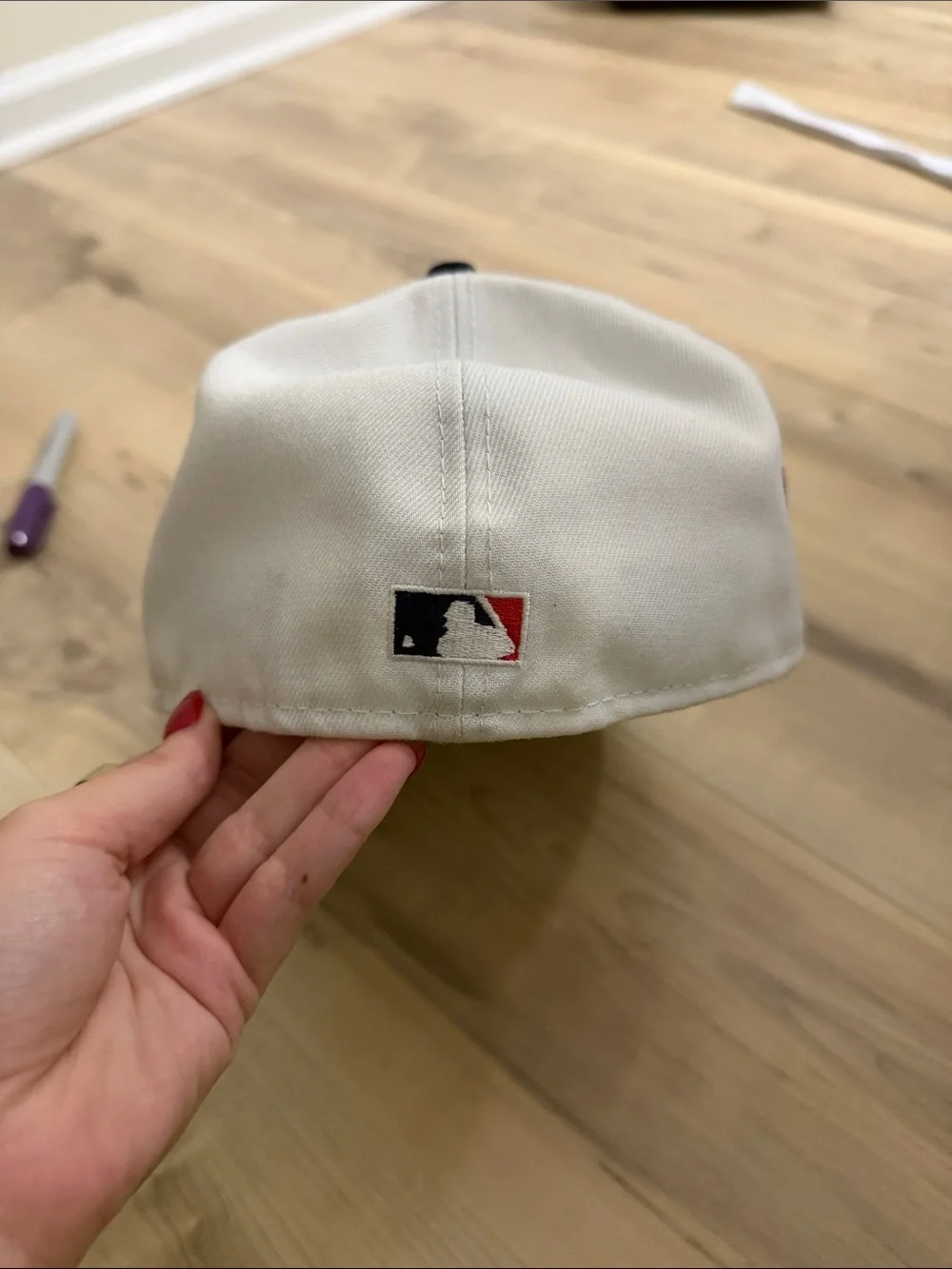 Size 7 1/4 75th World Series edition yankees white and navy hat